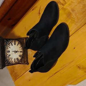 🍁American Eagle Women's Black Ankle Chelsea Boot